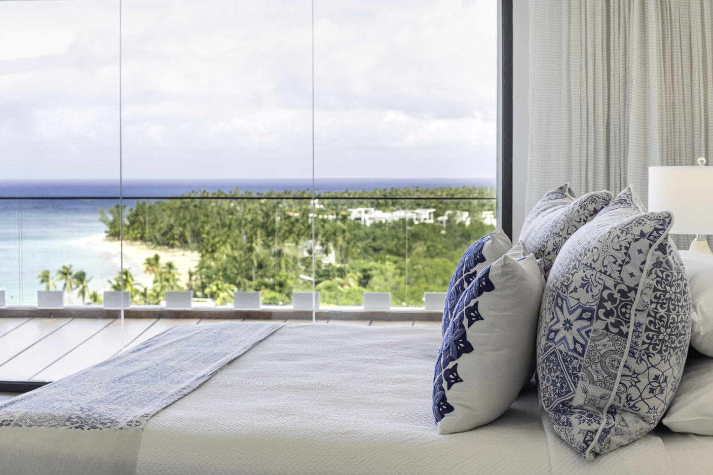Hands Free All Inclusive King Suite Ocean Front