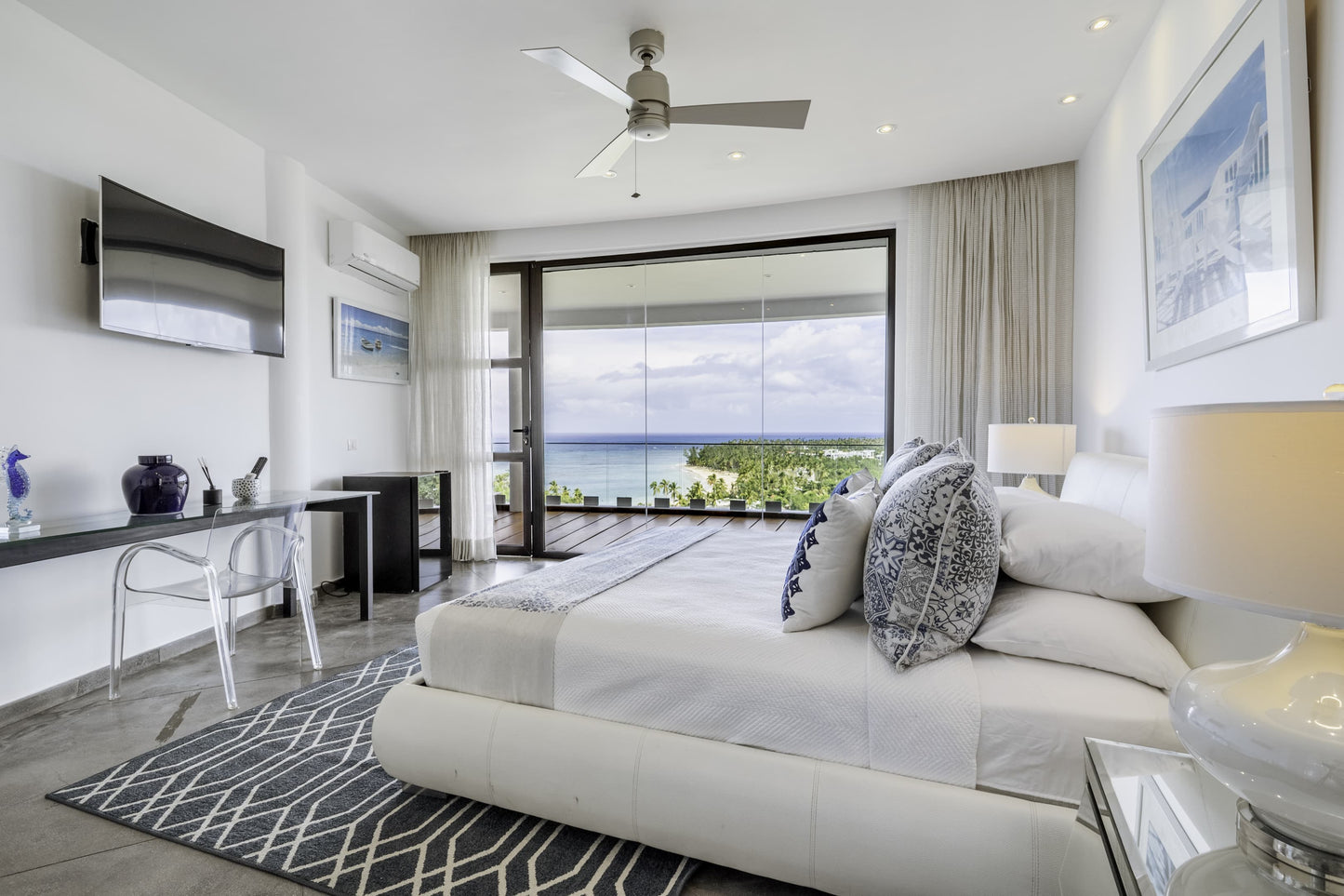Hands Free All Inclusive King Suite Ocean Front