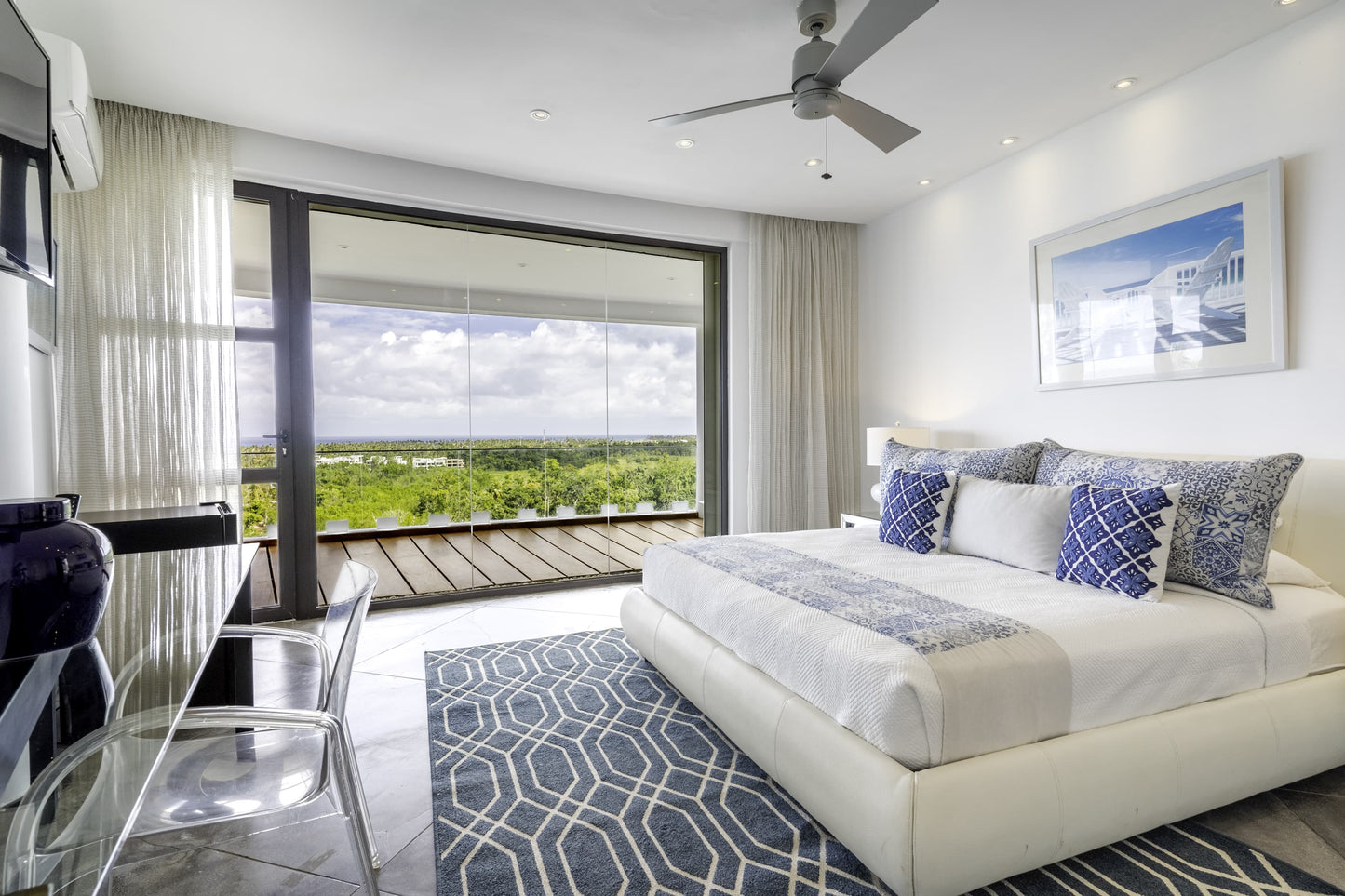 Hands Free All Inclusive King Suite Ocean Front