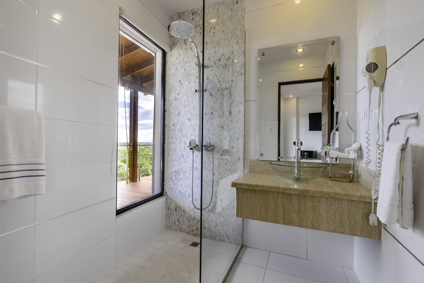 Hands Free All Inclusive Junior Suite